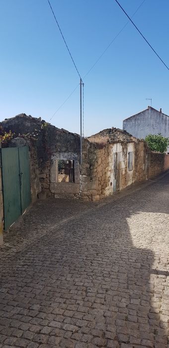 Vende-se casa para reconstruir, aceito proposta