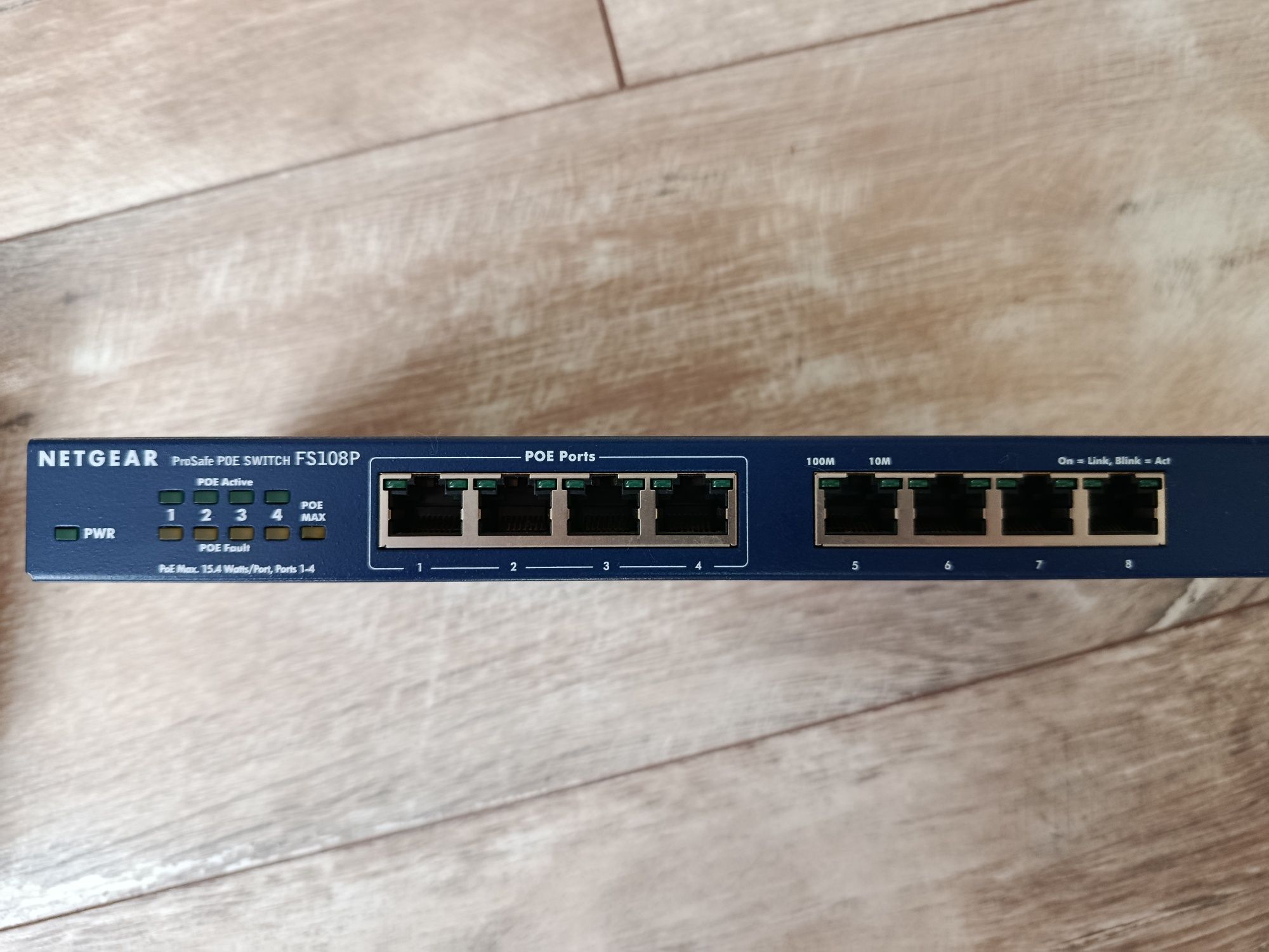 Продам мережевий комутатор NETGEAR ProSAFE FS108P