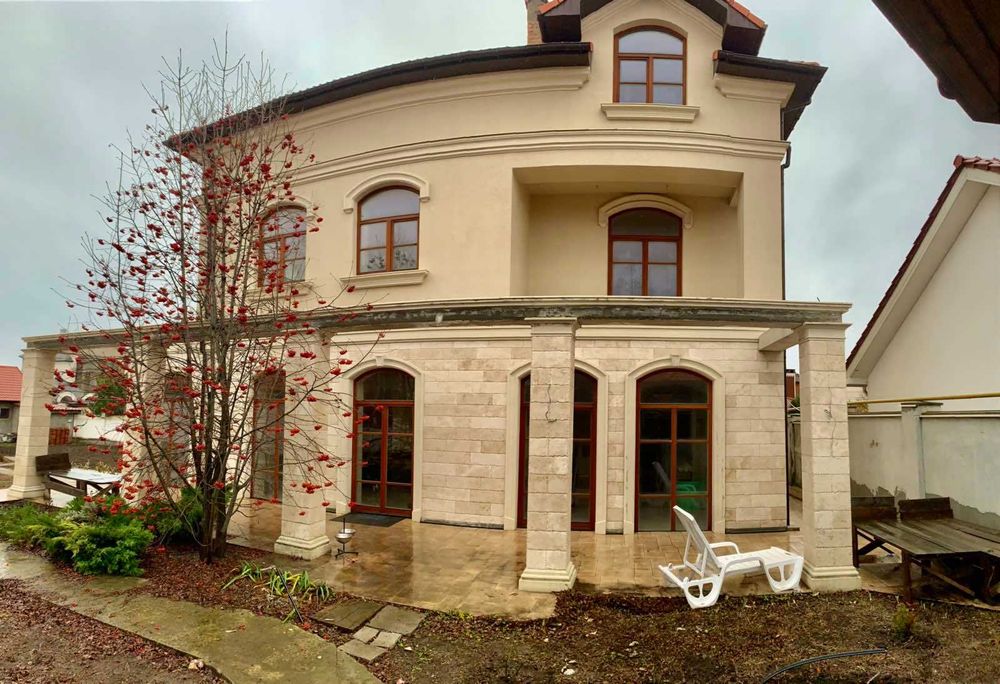 Продаётся дом у моря в Совиньоне — участок 15 соток, отдельно СПА-зона