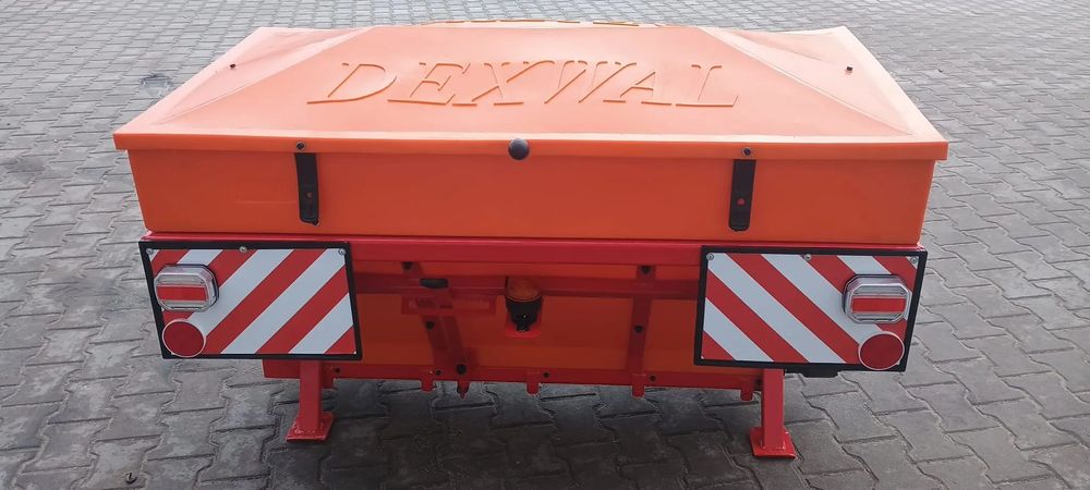 Solarka piaskarka posypywarka komunalna wałowa zawieszana PW   550L/900 kg