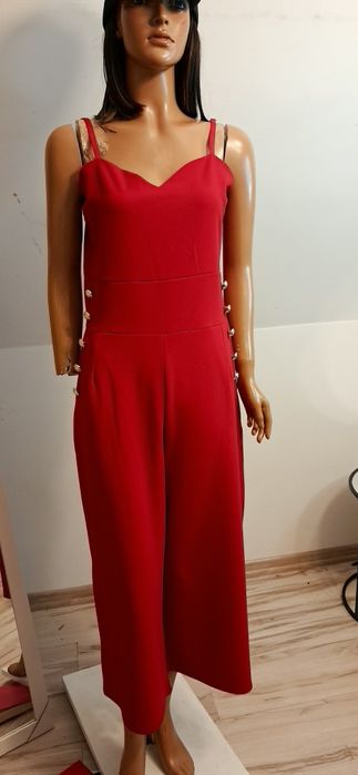 Kombinezon czerwony  złote  guziki