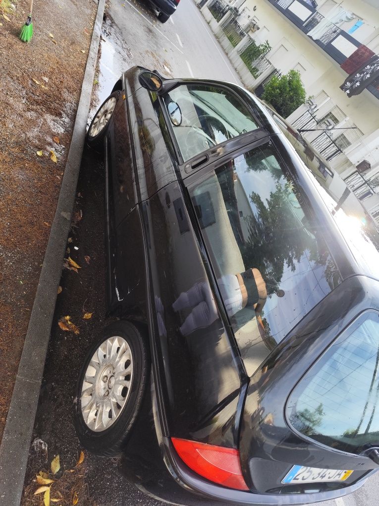 Vendo Lancia y 1.1 negociável.