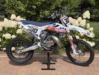Cross husqvarna tc 85 2021 + drugi komplet plastików