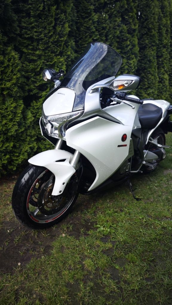 Honda VFR 1200F .