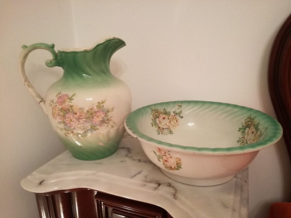Conjunto de Bacia + Jarro de Faiança Antiga