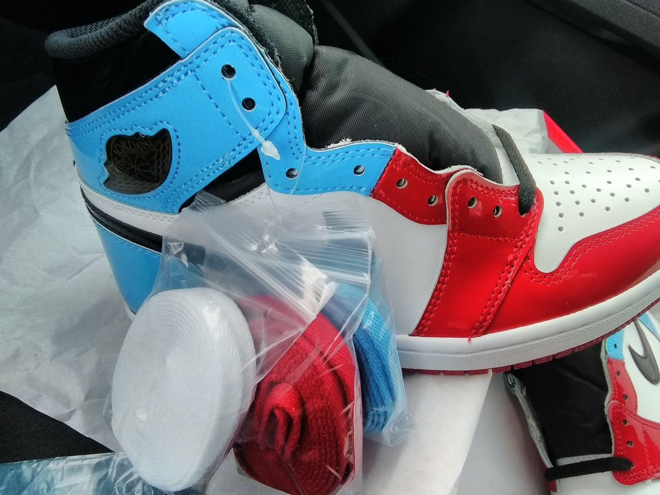 (r. 40) Nike Air Jordan 1 Retro High Fearless UNC Chicago (us7) 25 cm.