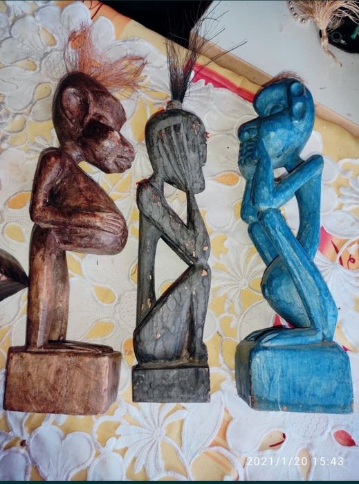 Pięć figurek afrykańskich
Lekkie drewno