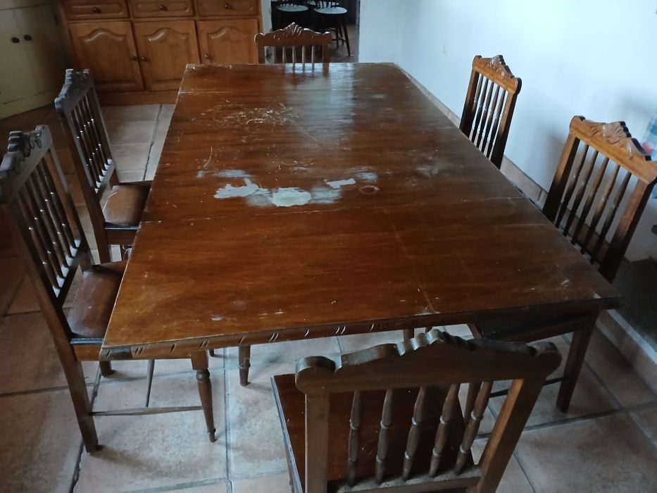 Mesa sala extensivel com seis cadeira