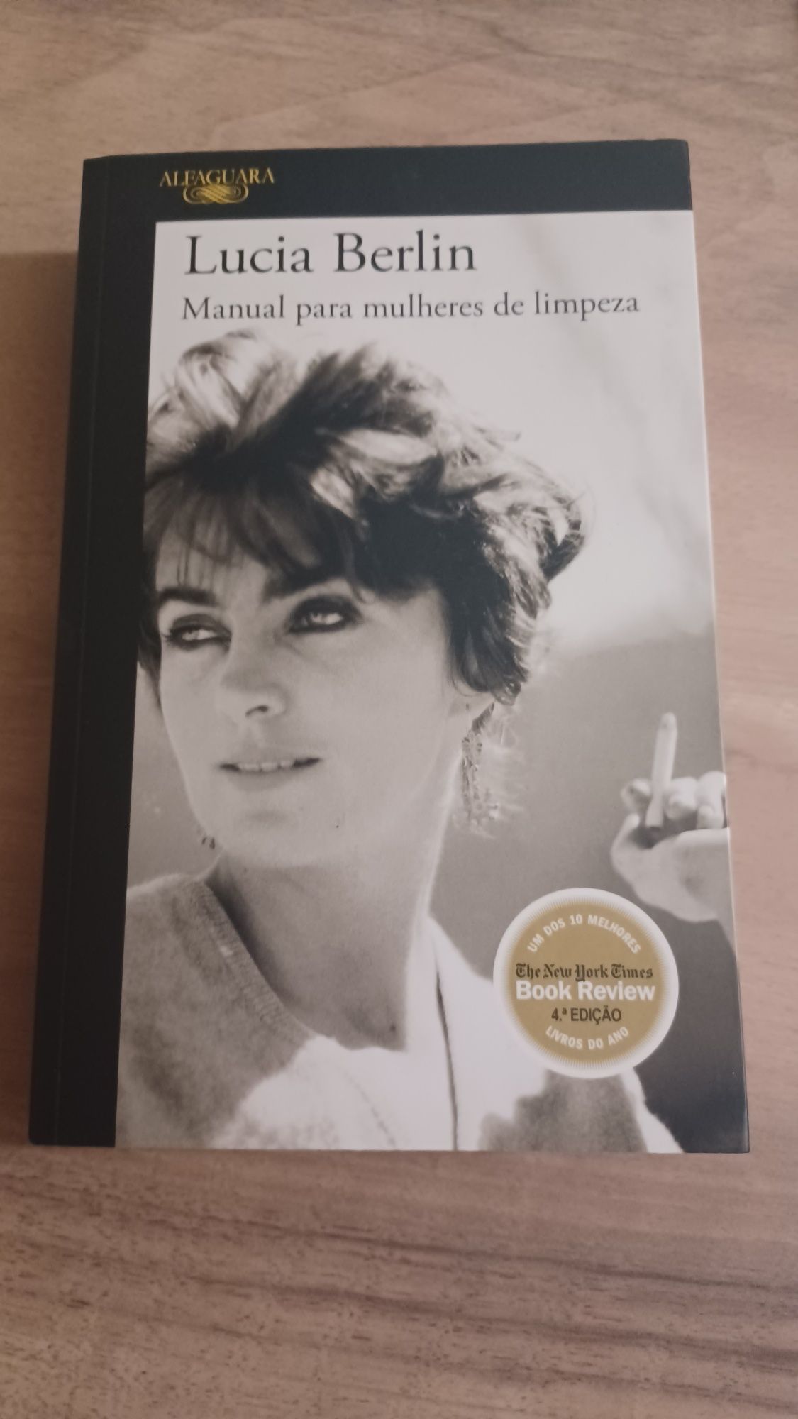 Livro "Manual para Mulheres de Limpeza" de Lucia Berlin