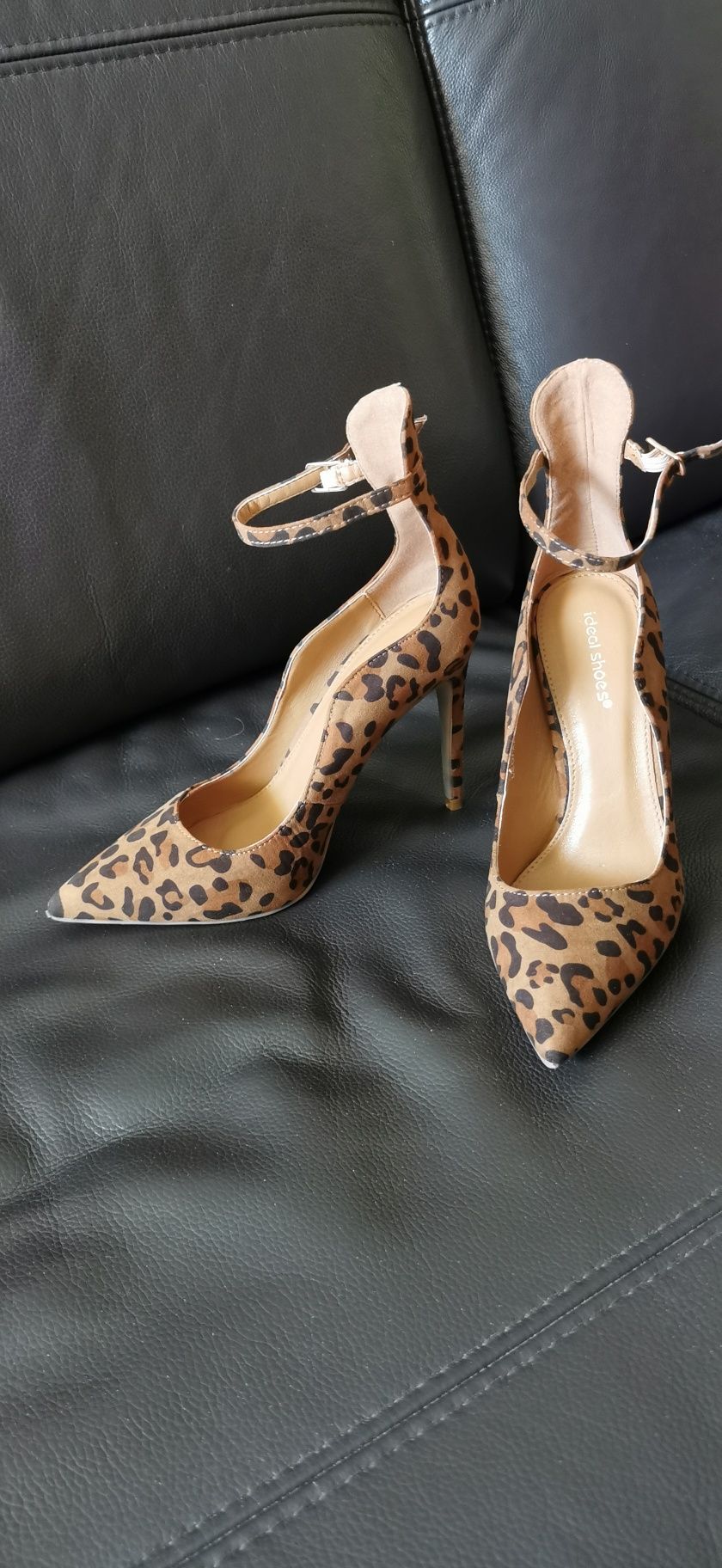 Eleganckie szpilki o wzorze leopard