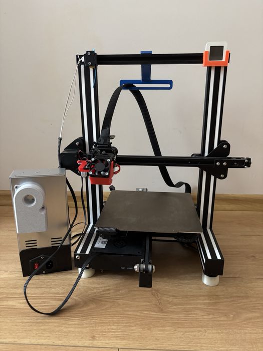 Ender 3 zmodyfikowany wraz z całym zestawem części zapasowych