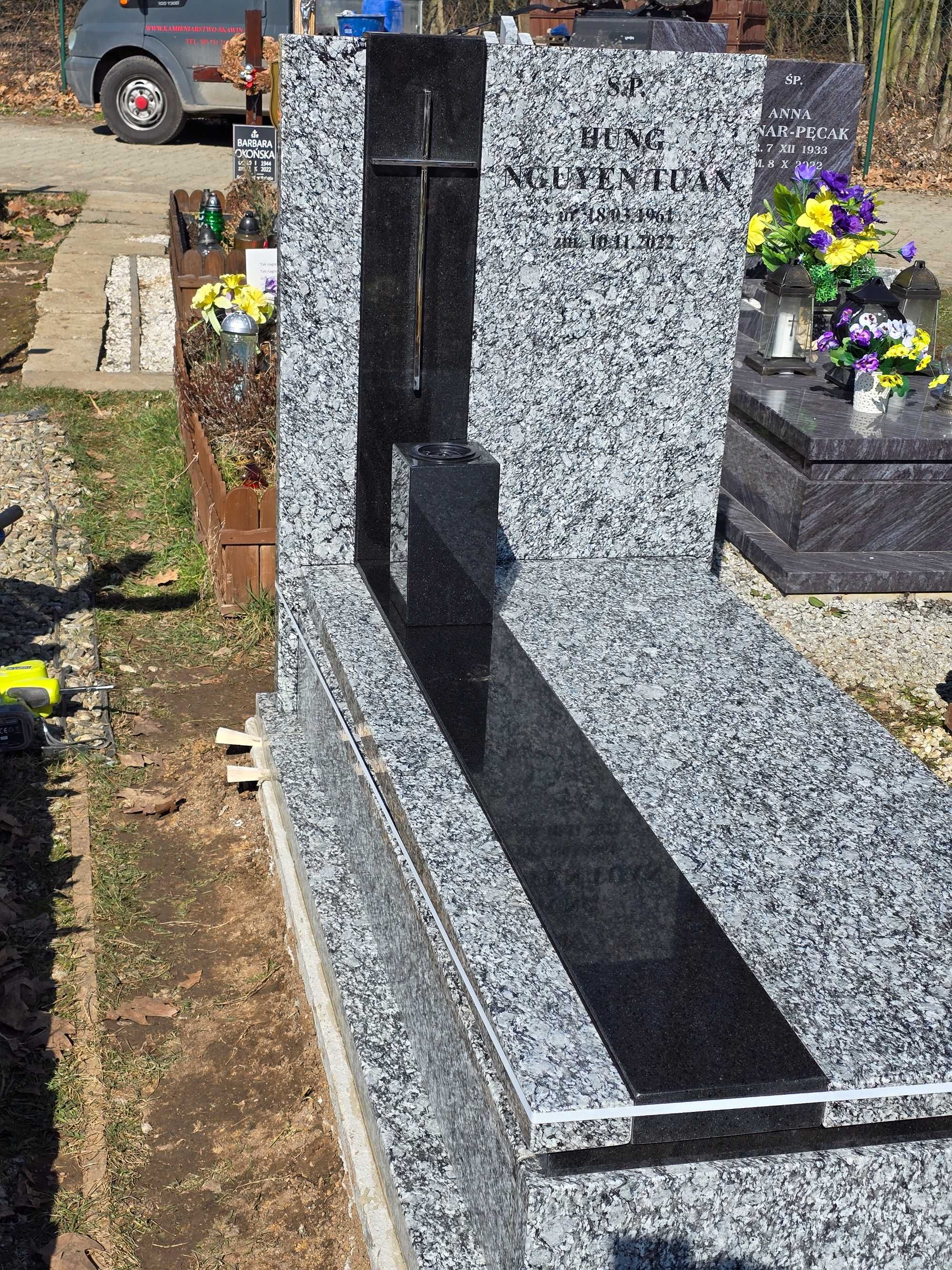 Nagrobek granitowy