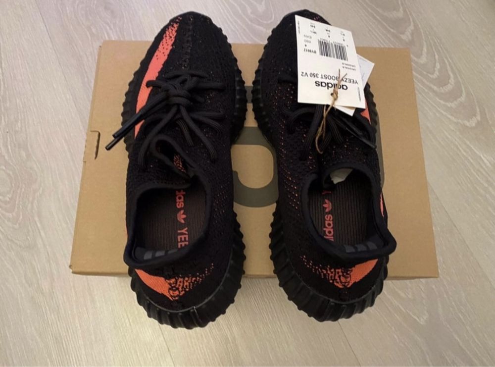 Adidas yeezy 350 v2 red stripe