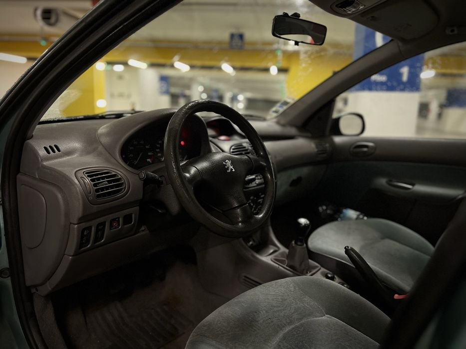 Peugeot 206 1.1 - 01