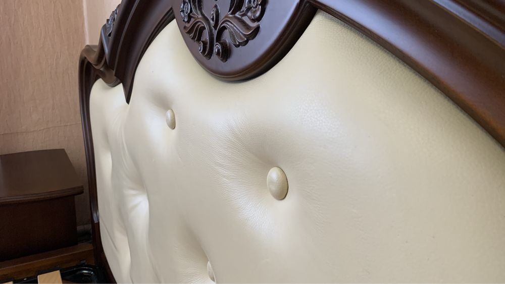 Спальня з ясення та натуральноі шкіри