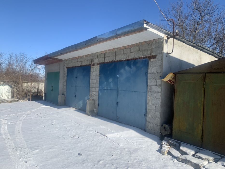 Гараж з підвалом