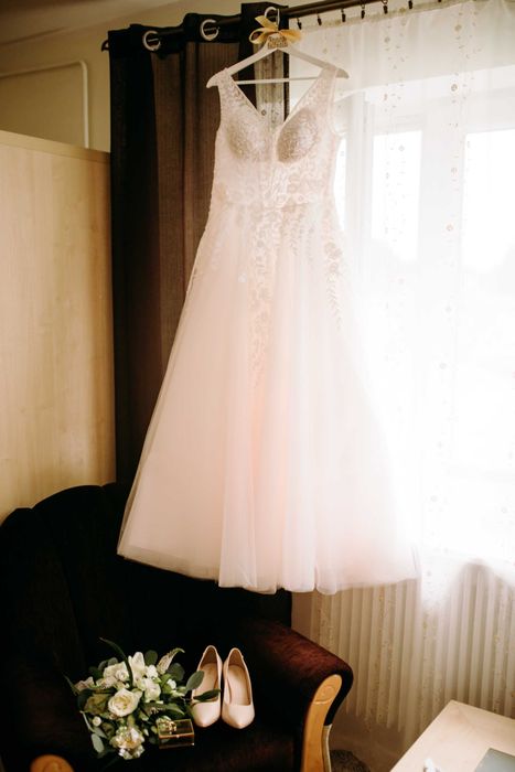 Suknia ślubna (z kołem i welonem) roz. 40, wzrost 172 cm + 7 cm obcas