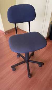 Cadeira de escritório com rodas e rotativa