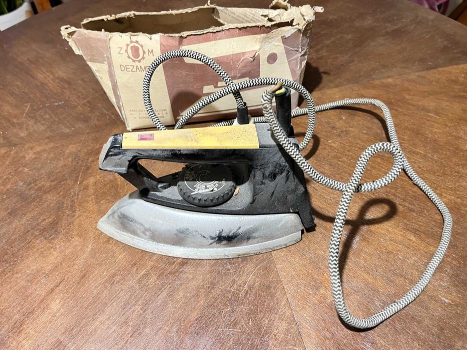 Stare żelazko elektryczne prl