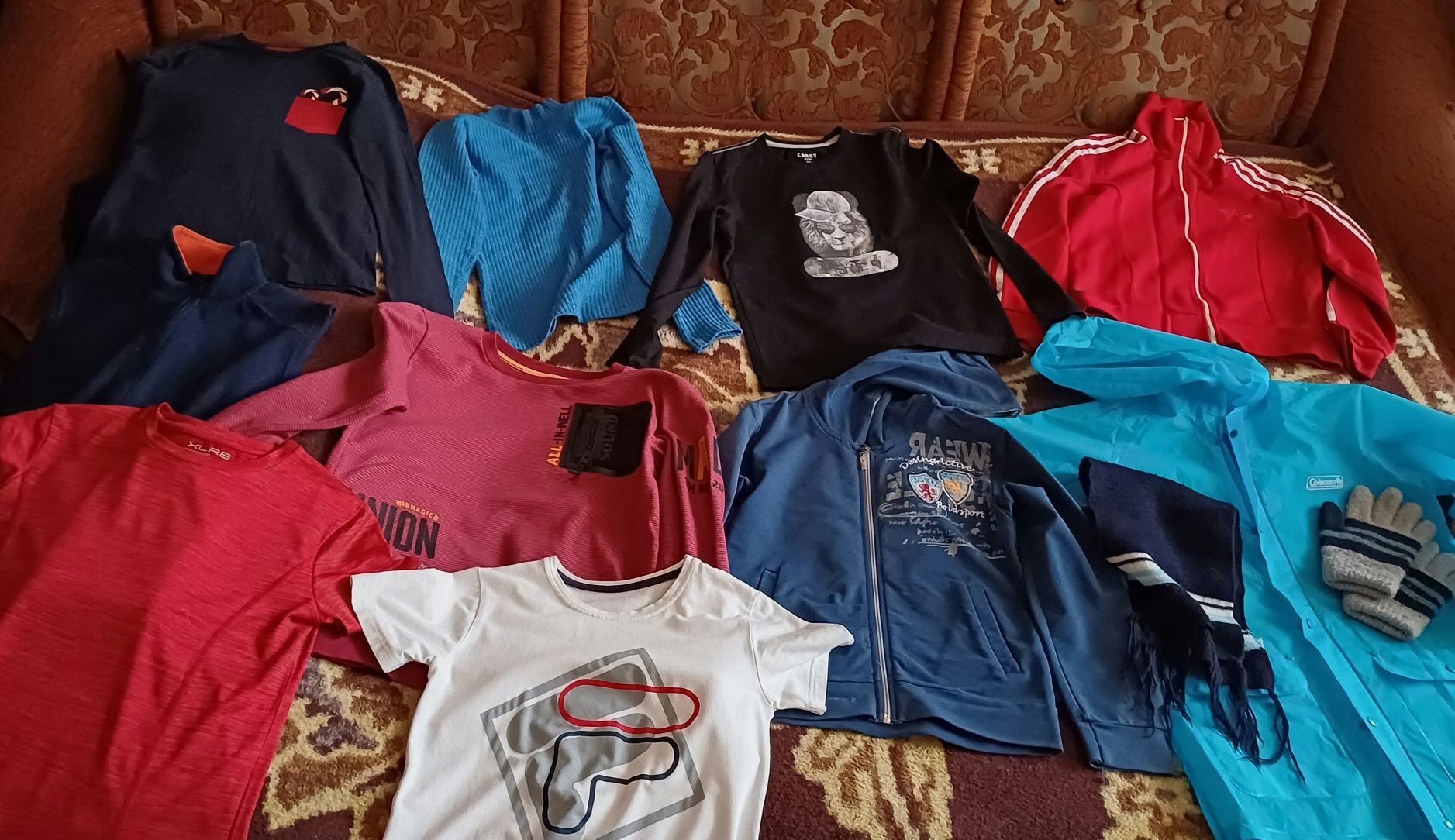 Пакет вещей на мальчика, дождевик, футболки, кофти, гольф