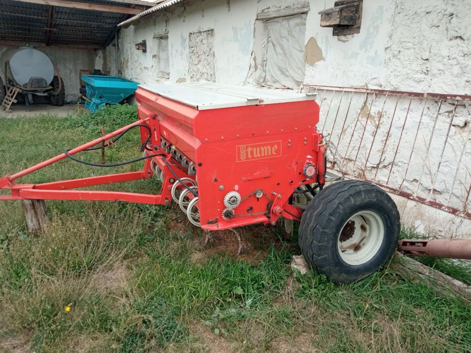 Зернова сівалка Tume