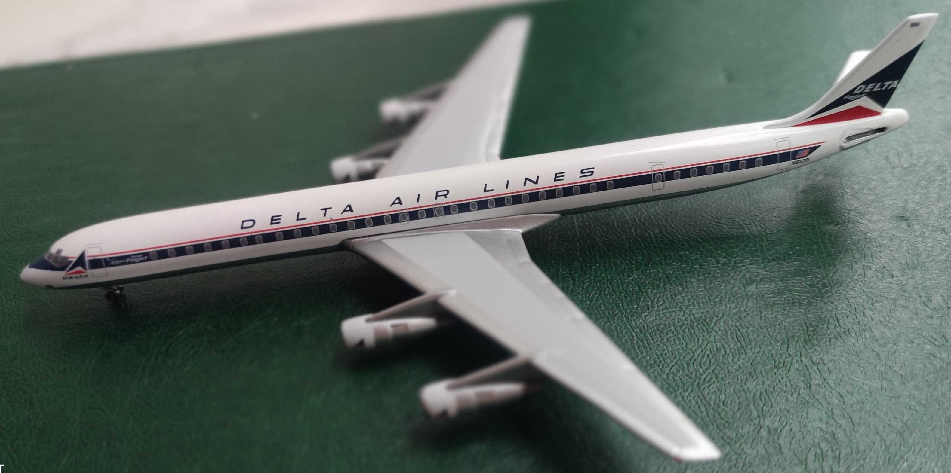 1:400 модель самолета DC-8 Delta Air Lines без стабилизатора
