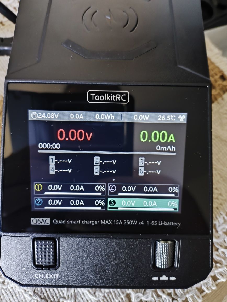 Ładowarka ToolkitRC Q6AC AC 400W/DC 1000W 4CH