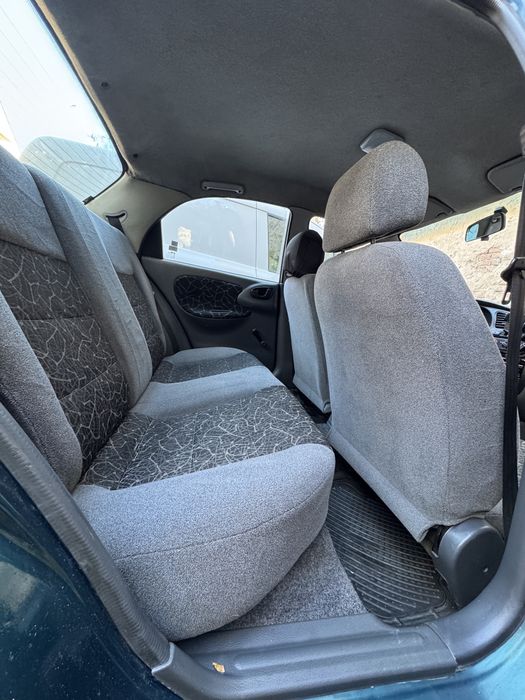 Daewoo Sens зеленого кольору