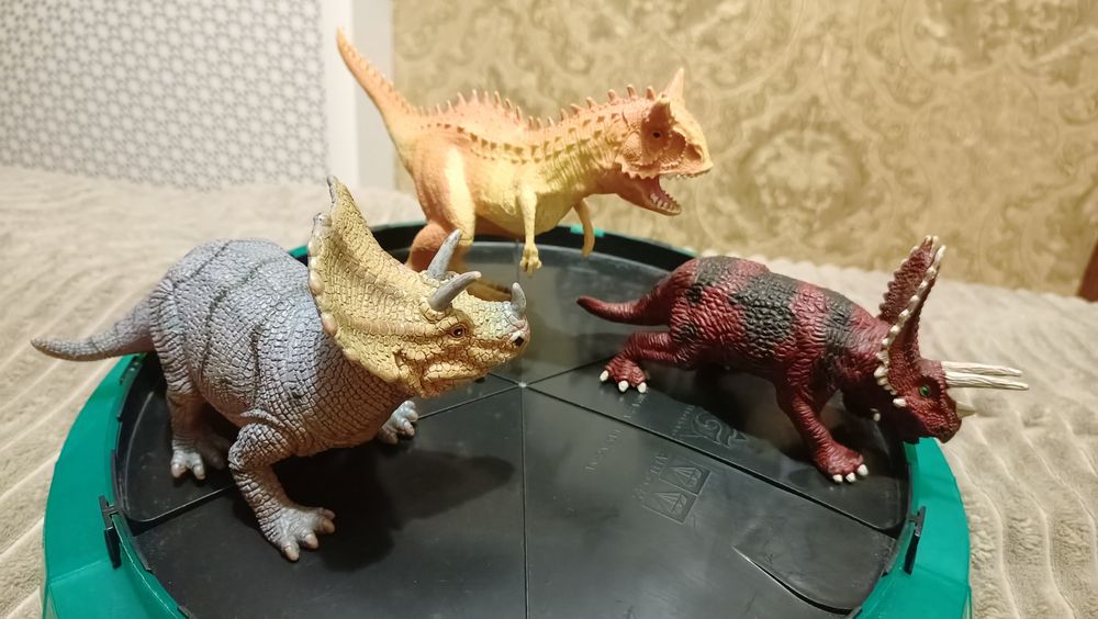 Динозаври різних розмірів