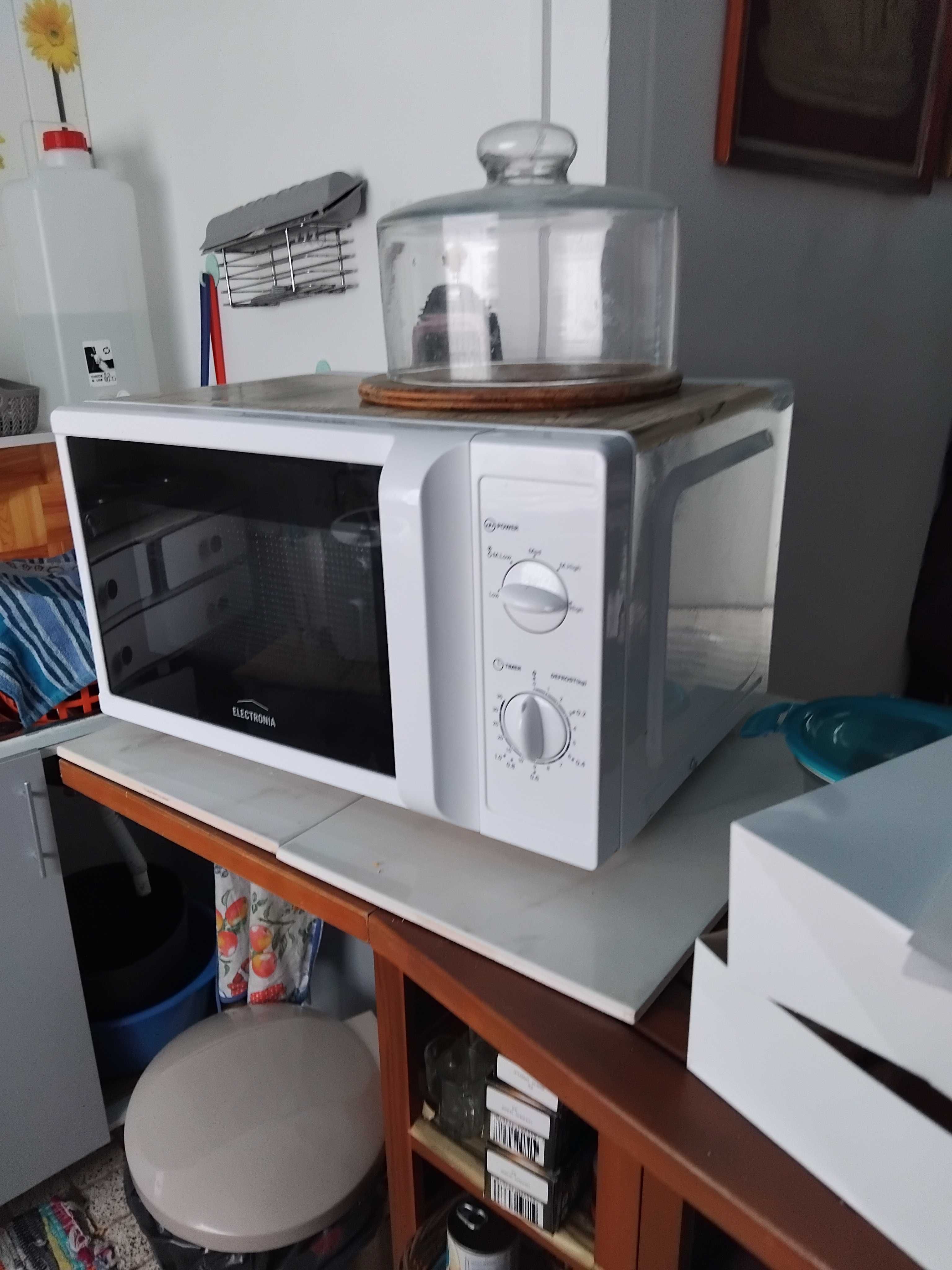 Roulote com avançado  fixo
