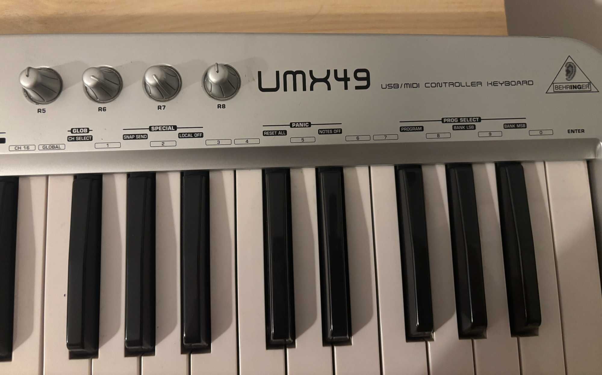 Controlador MIDI Behringer UMX49