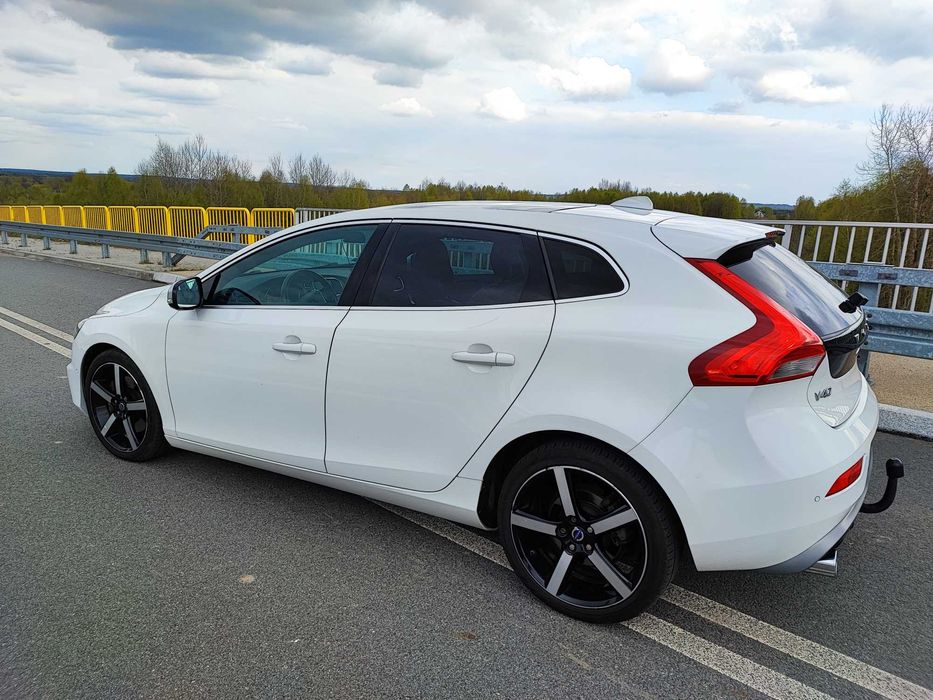Volvo V40 D4 R-Design