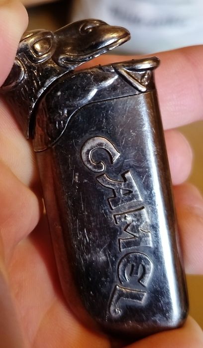 Zapalniczka Camel z głową wielbłąda