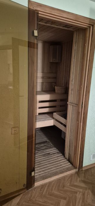 Просторий будинок для двох родин. Підвал, гараж на 2 авто.