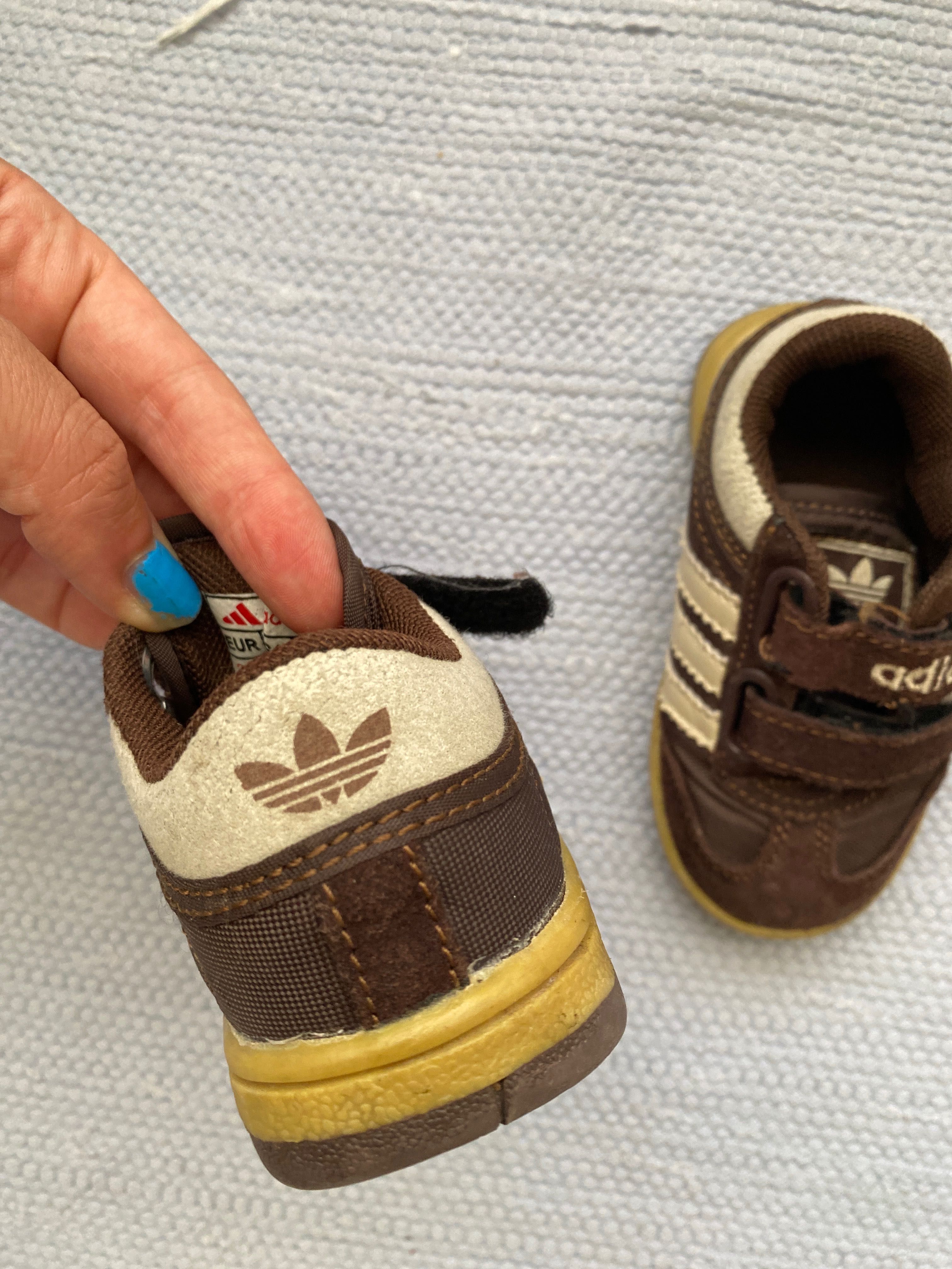 Tenis adidas nr 22