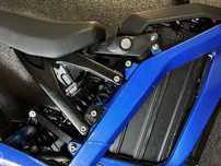 Obniżenie siedzenia (seat drop) SurRon Milk Racing
