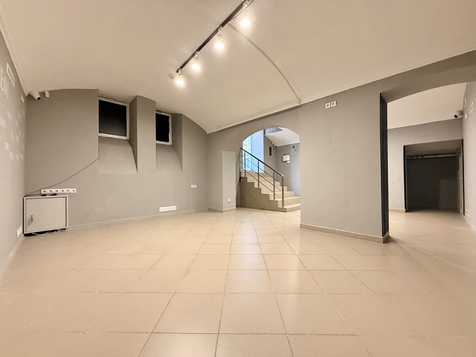 Приміщення біля Театральної площі, 55 м²