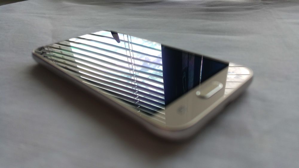 Samsung Galaxy J1 (2016) 1/8 На дві SIM + microSDXC Гарний стан.