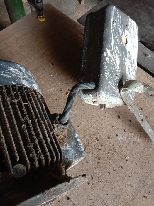 Двигун з фланцем