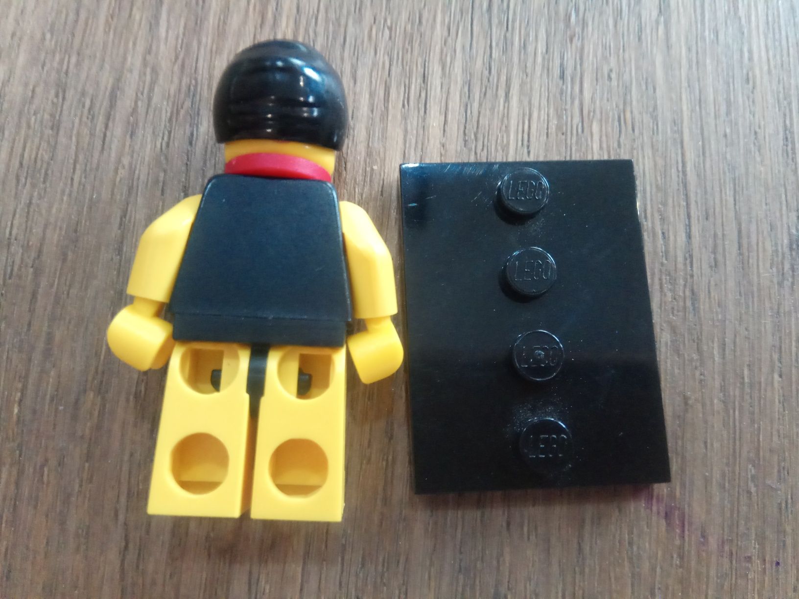 Figurka LEGO pływaczka medalistka podstawka seria 7 kolekcja