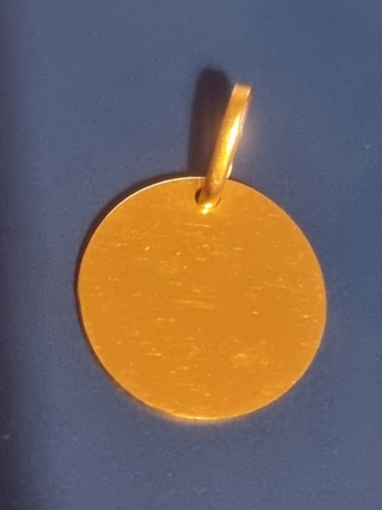 Medalha carrinho de bebé ouro 9k