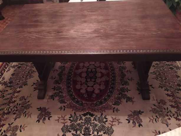Stary zabytkowy stół