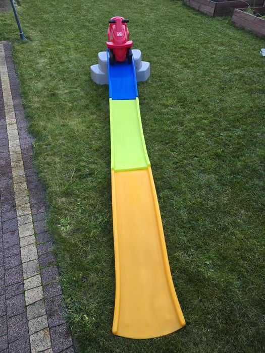 Zjeżdżalnia z autkiem