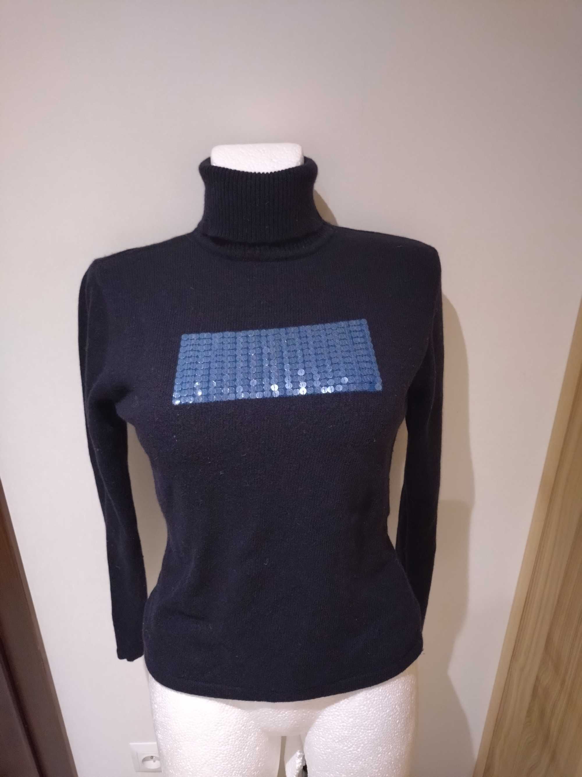Sweter niebieski z aplikacją