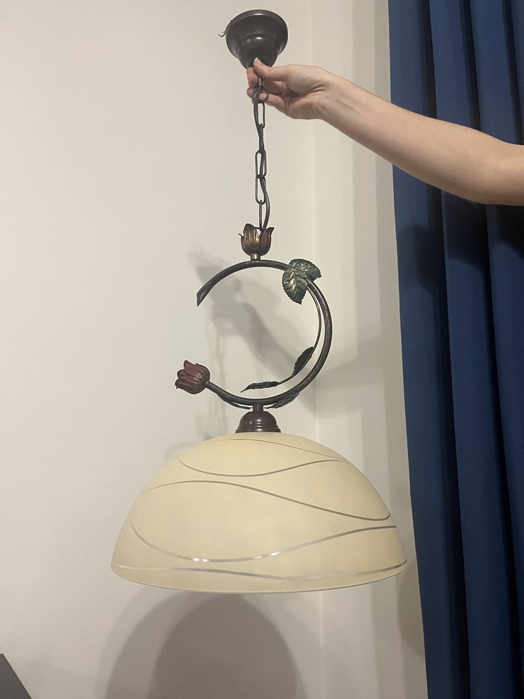 Lampa wisząca do kuchni salonu sypialni z szklanym kloszem beżowa