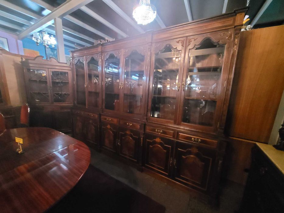 Enormíssimo móvel de sala ou escritório - Muito bom estado geral