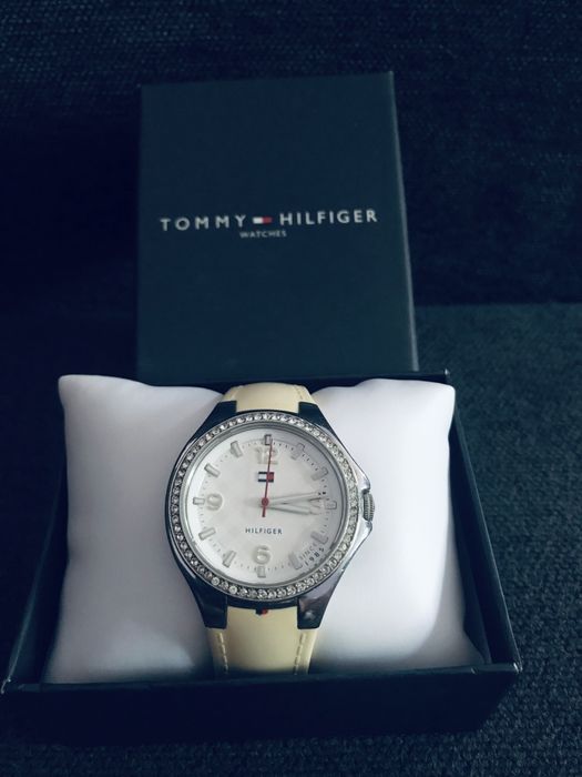 Zegarek damski z cyrkoniami Tommy Hilfiger