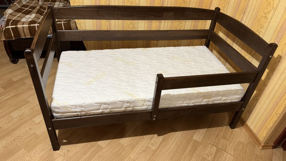 Кровать детская с матрасом
