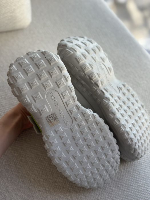 Кросівки жіночі (унісекс) взуття розмір 41