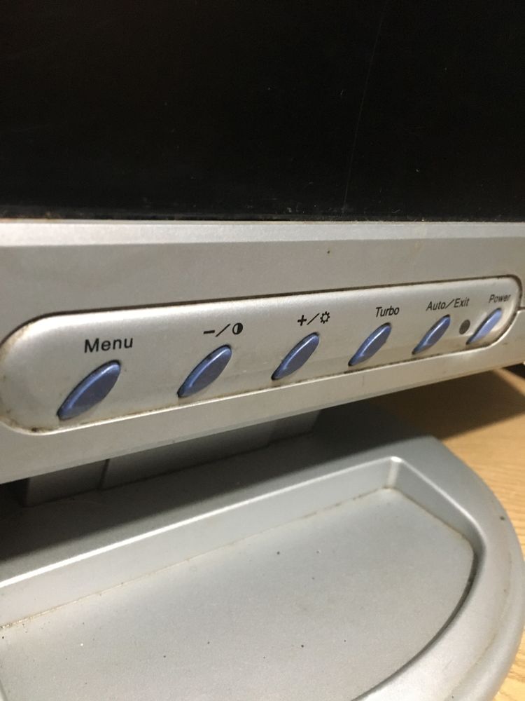 Monitor em bom estado  sem cabos